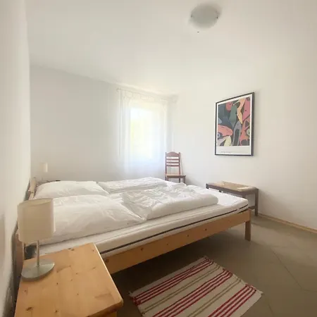 Beachhouse 9 *