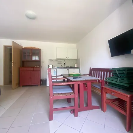 Beachhouse 9 *